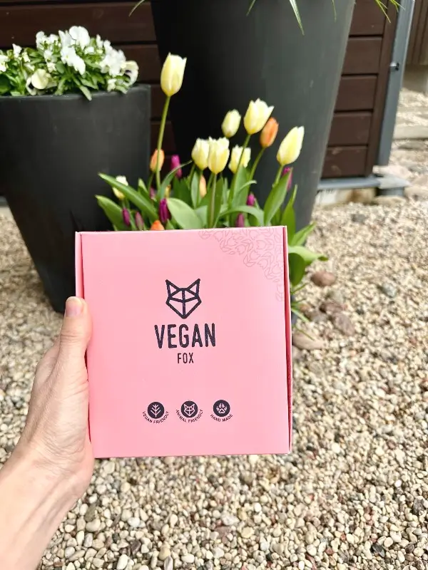https://www.veganfox-dev.lionssolution.com/wp-content/uploads/2021/11/davana-labsajutai-vegan-fox-2.webp