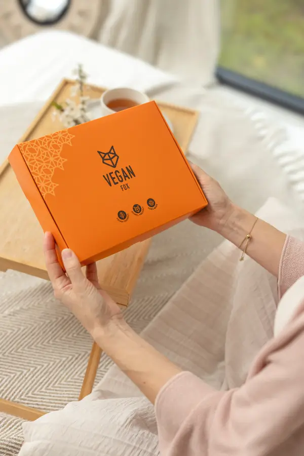 https://www.veganfox-dev.lionssolution.com/wp-content/uploads/2022/03/davana-vegan-fox-2.webp